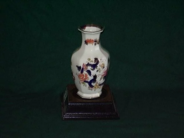 Gallery Image San Pan Suzy Vase
